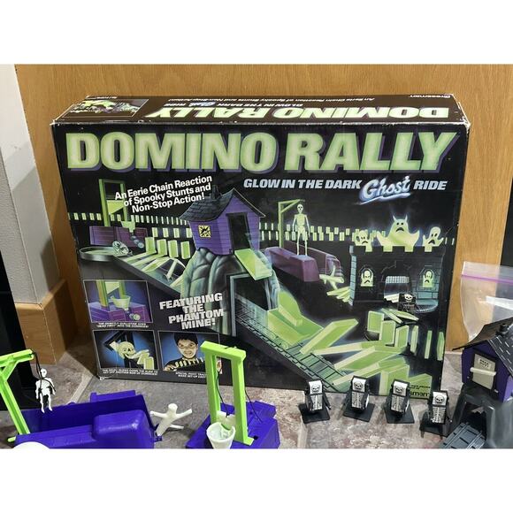 VINTAGE Domino Rally Glow in the Dark Ghost Ride Near Complete Pressman 1991 - Picture 8 of 10